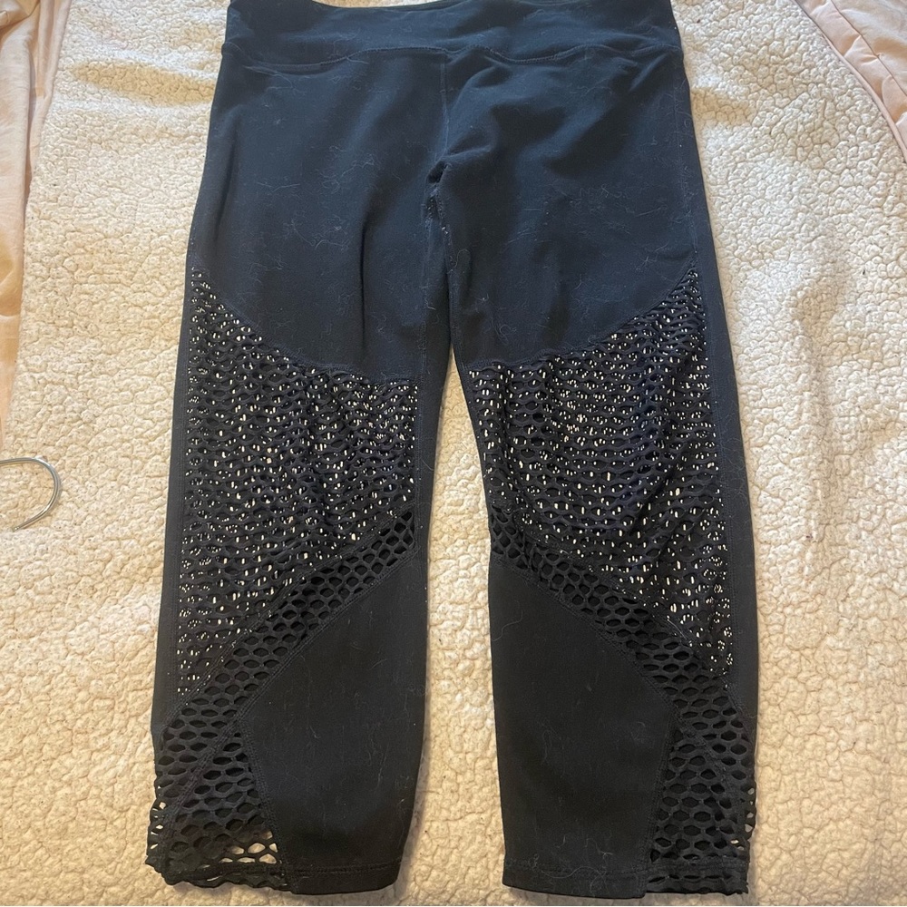Fabletics Capri Leggings - Large